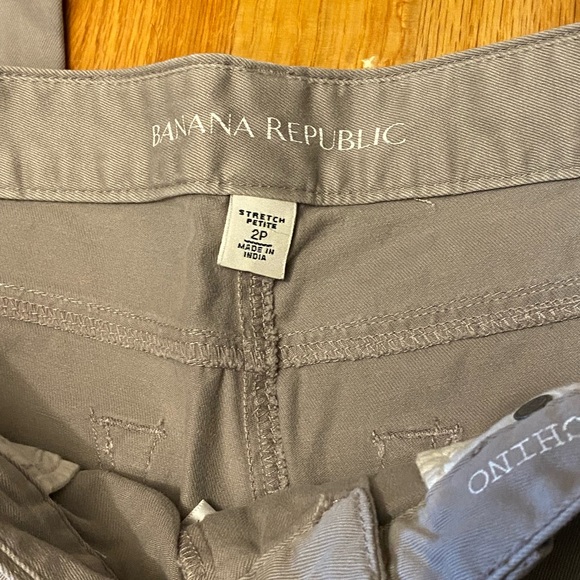 Banana Republic Skinny Chino pant size 2P - Picture 2 of 4